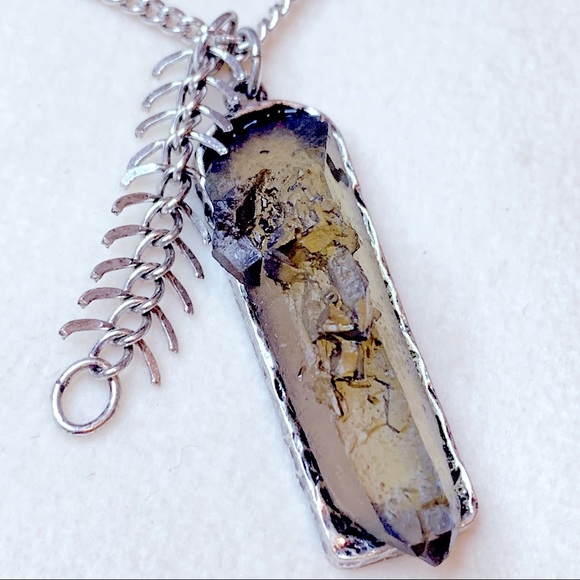 Unisex Resin Tough Stone Alloy Centipede Pendant Necklace - Picture 1 of 9